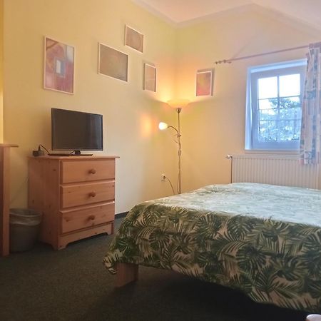 Hotel U Zeleneho Stromu - Zum Gruenen Baum Hrensko Bagian luar foto
