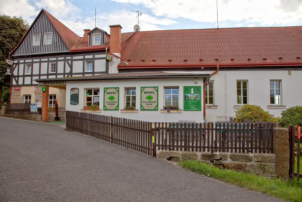Hotel U Zeleneho Stromu - Zum Gruenen Baum Hrensko Bagian luar foto