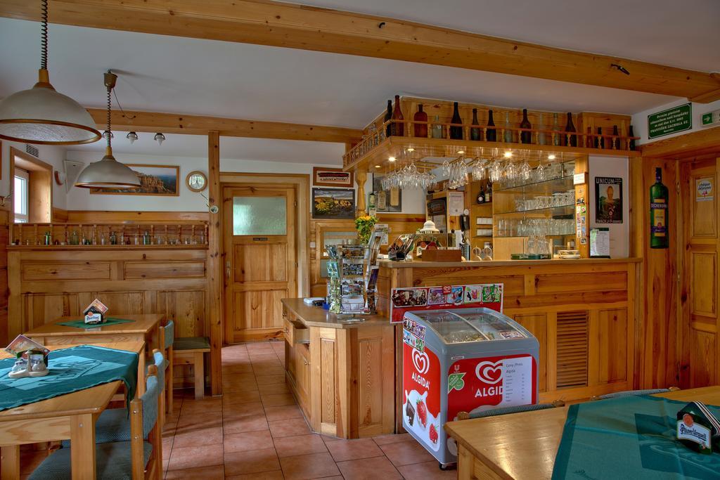 Hotel U Zeleneho Stromu - Zum Gruenen Baum Hrensko Bagian luar foto