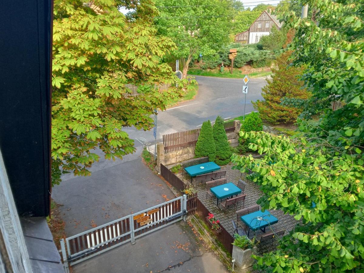 Hotel U Zeleneho Stromu - Zum Gruenen Baum Hrensko Bagian luar foto