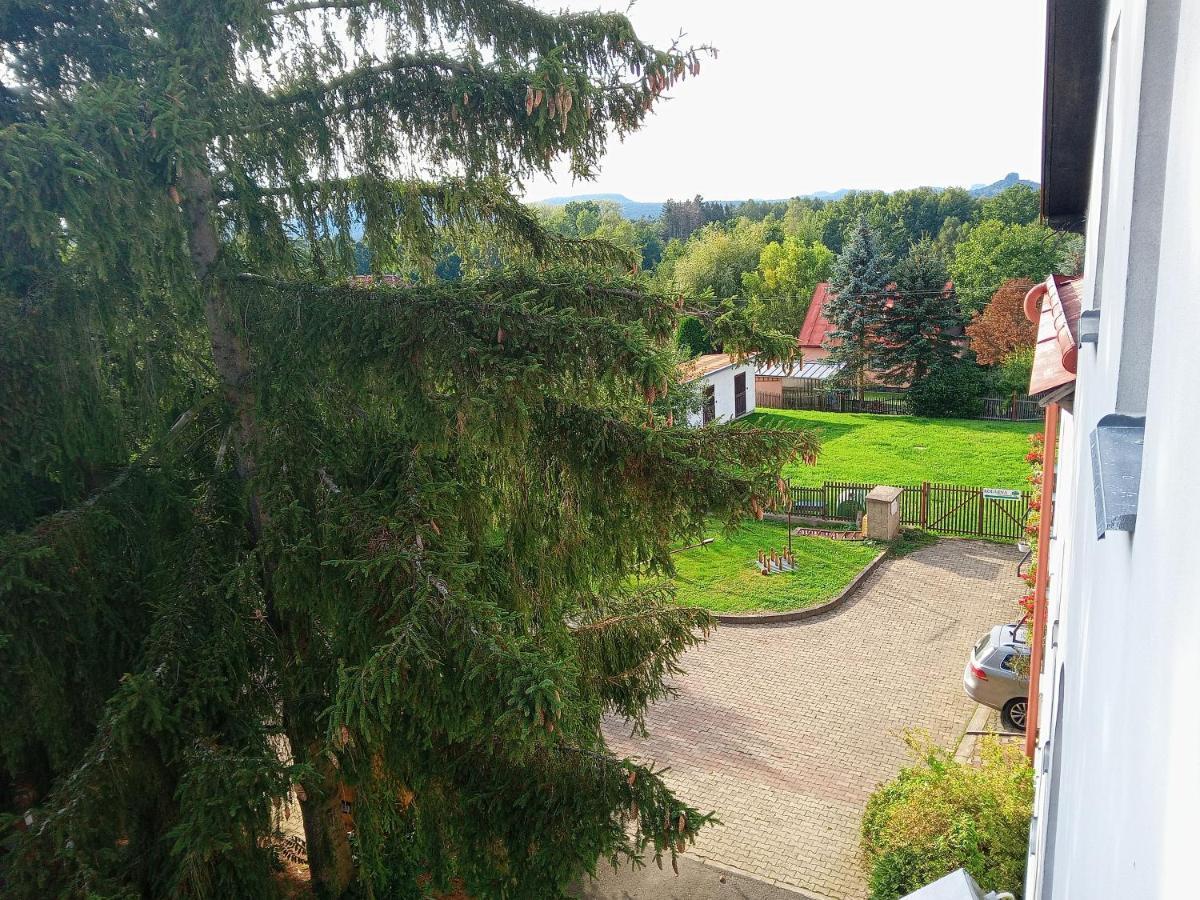 Hotel U Zeleneho Stromu - Zum Gruenen Baum Hrensko Bagian luar foto