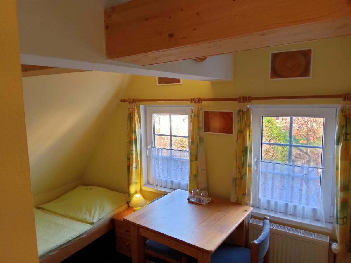 Hotel U Zeleneho Stromu - Zum Gruenen Baum Hrensko Bagian luar foto