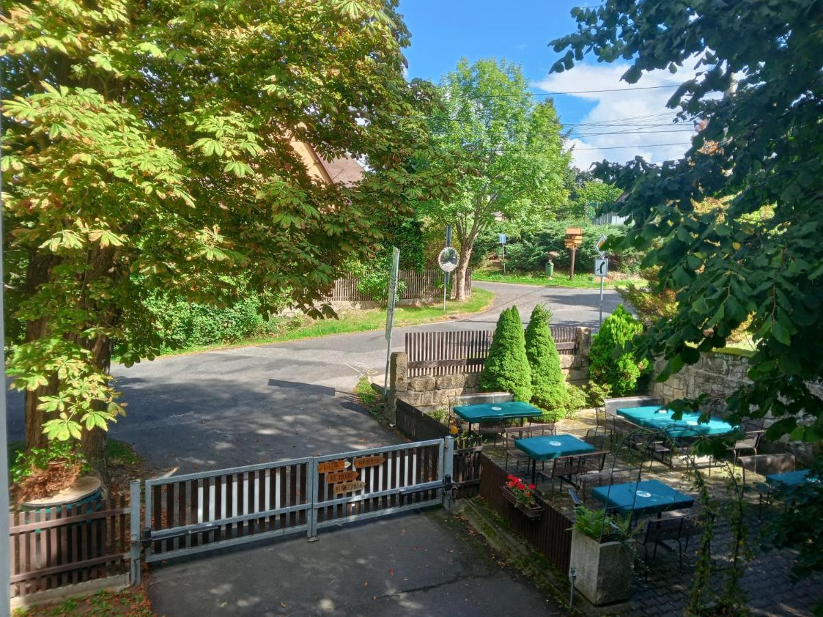 Hotel U Zeleneho Stromu - Zum Gruenen Baum Hrensko Bagian luar foto