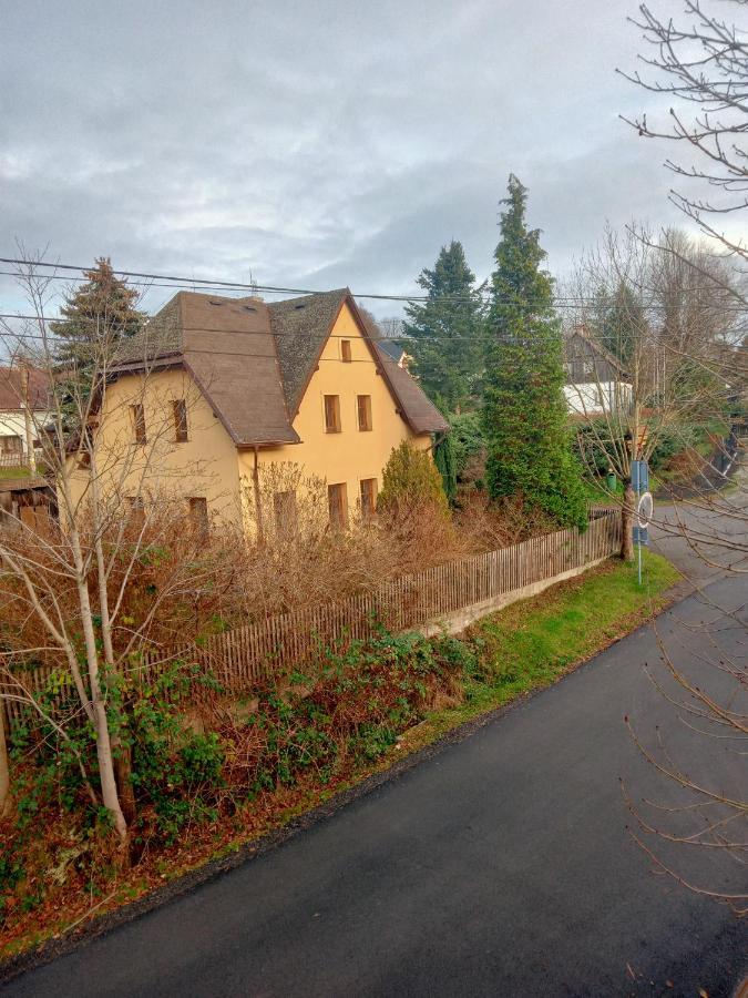 Hotel U Zeleneho Stromu - Zum Gruenen Baum Hrensko Bagian luar foto