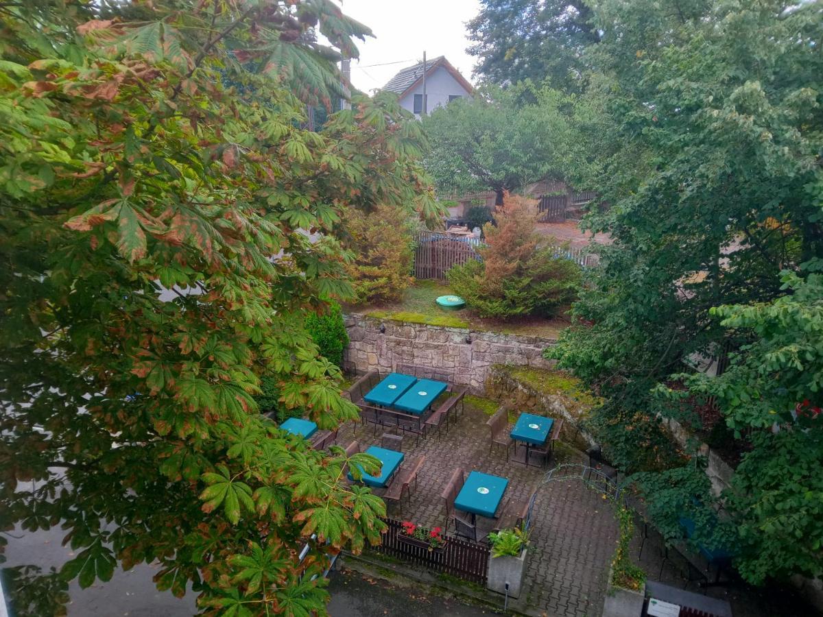 Hotel U Zeleneho Stromu - Zum Gruenen Baum Hrensko Bagian luar foto