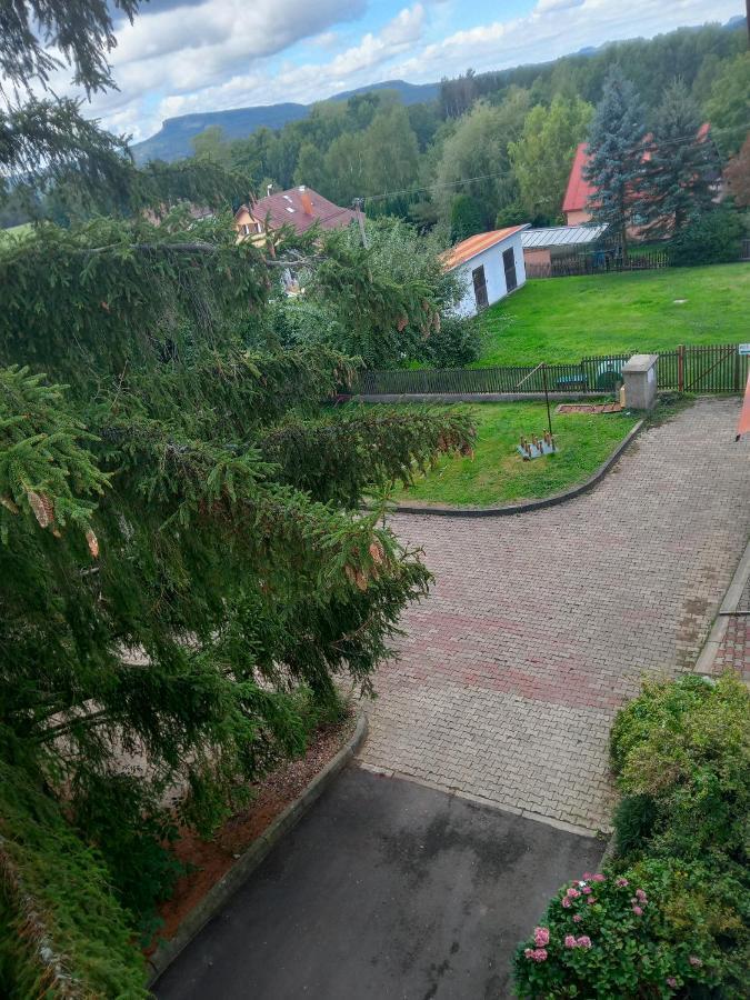 Hotel U Zeleneho Stromu - Zum Gruenen Baum Hrensko Bagian luar foto