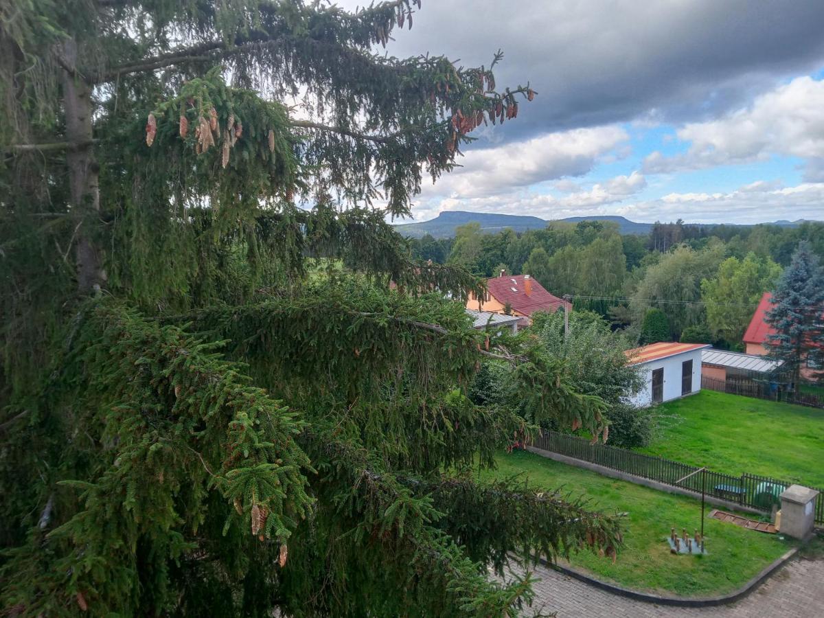 Hotel U Zeleneho Stromu - Zum Gruenen Baum Hrensko Bagian luar foto