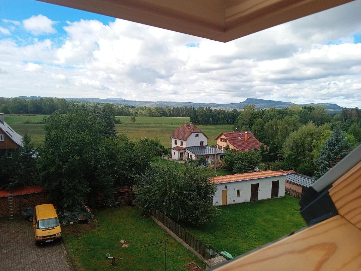 Hotel U Zeleneho Stromu - Zum Gruenen Baum Hrensko Bagian luar foto