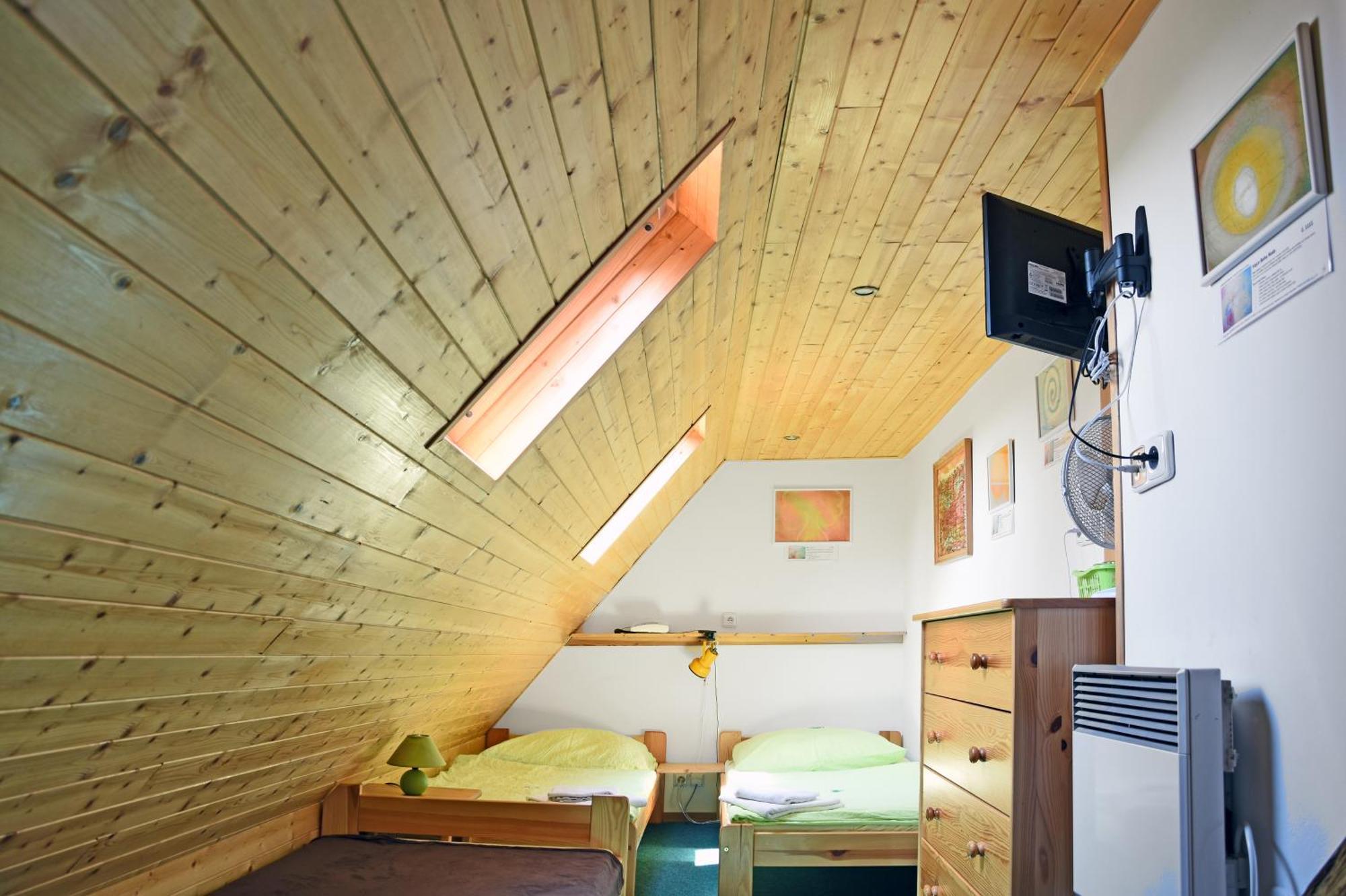 Hotel U Zeleneho Stromu - Zum Gruenen Baum Hrensko Bagian luar foto