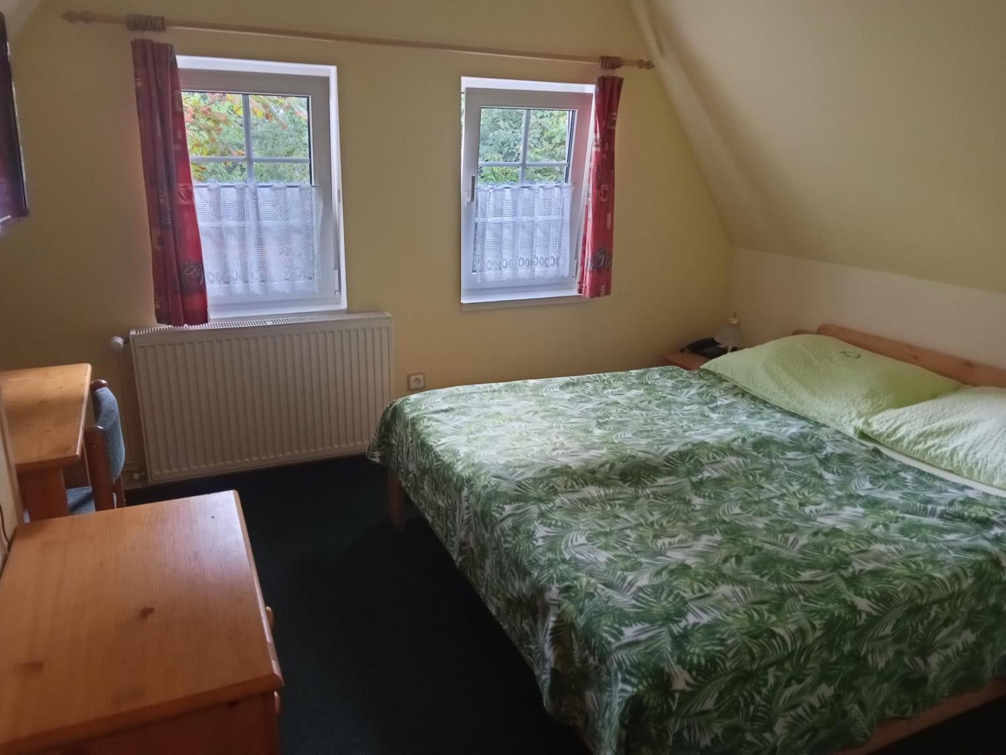 Hotel U Zeleneho Stromu - Zum Gruenen Baum Hrensko Bagian luar foto