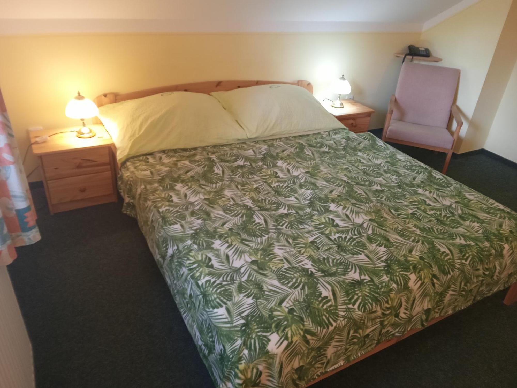 Hotel U Zeleneho Stromu - Zum Gruenen Baum Hrensko Bagian luar foto