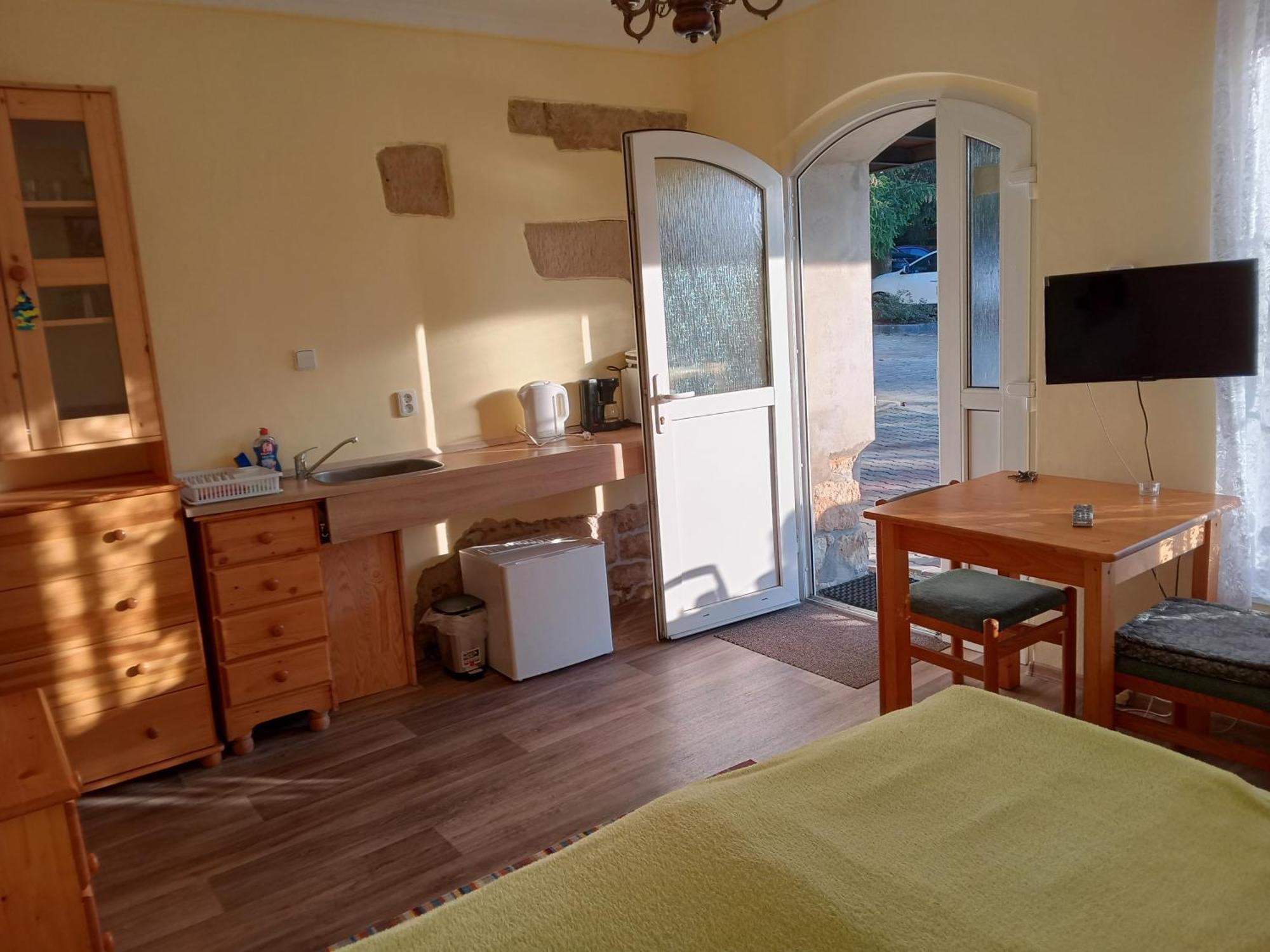 Hotel U Zeleneho Stromu - Zum Gruenen Baum Hrensko Bagian luar foto
