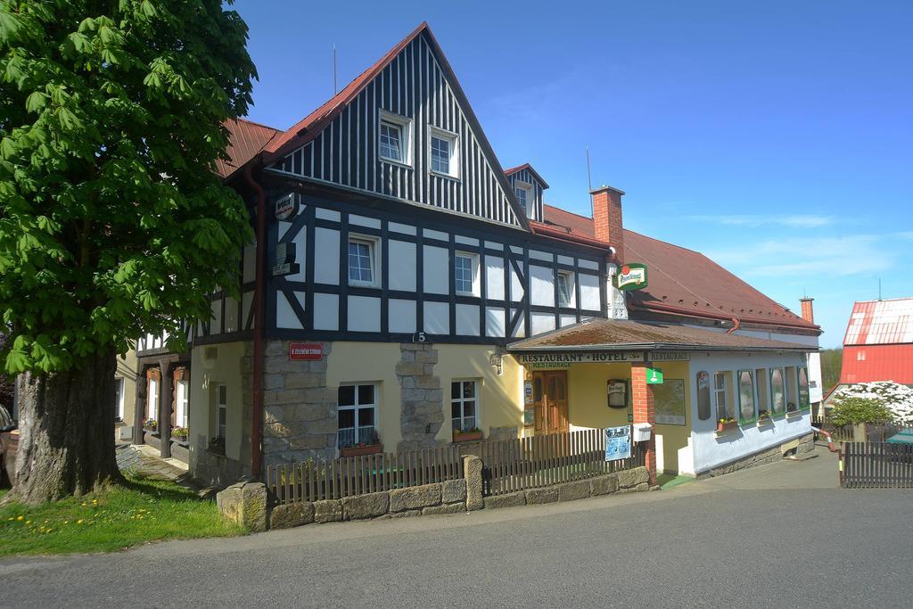 Hotel U Zeleneho Stromu - Zum Gruenen Baum Hrensko Ruang foto